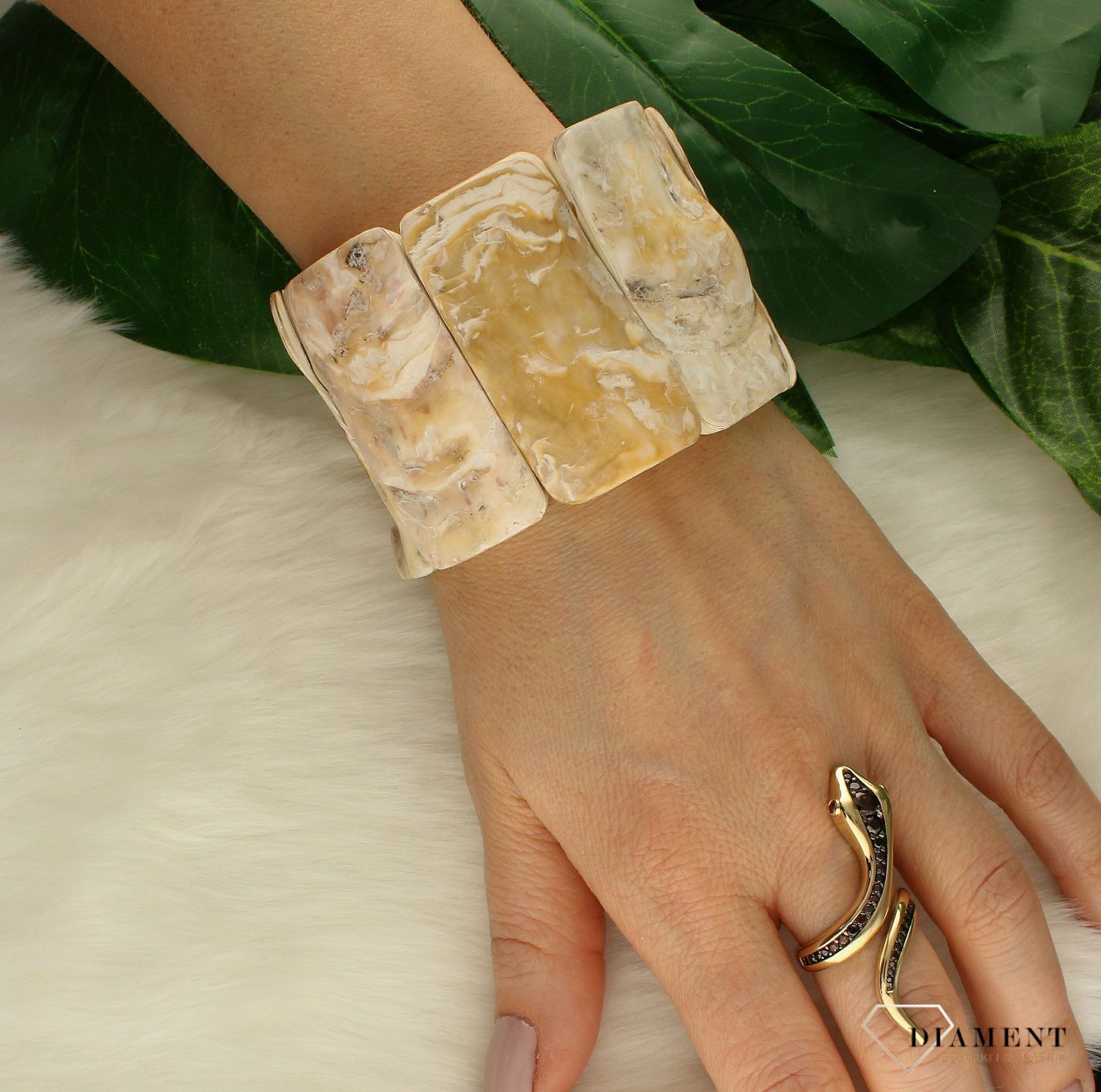 Szeroka bransoletka na gumce MUSZLA w piaskowym kolorze MADE IN POLANDdf.jpg